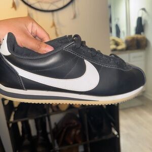 Nike Classic Cortez Black White Leather Low Shoes Women’s Size 12 Used
